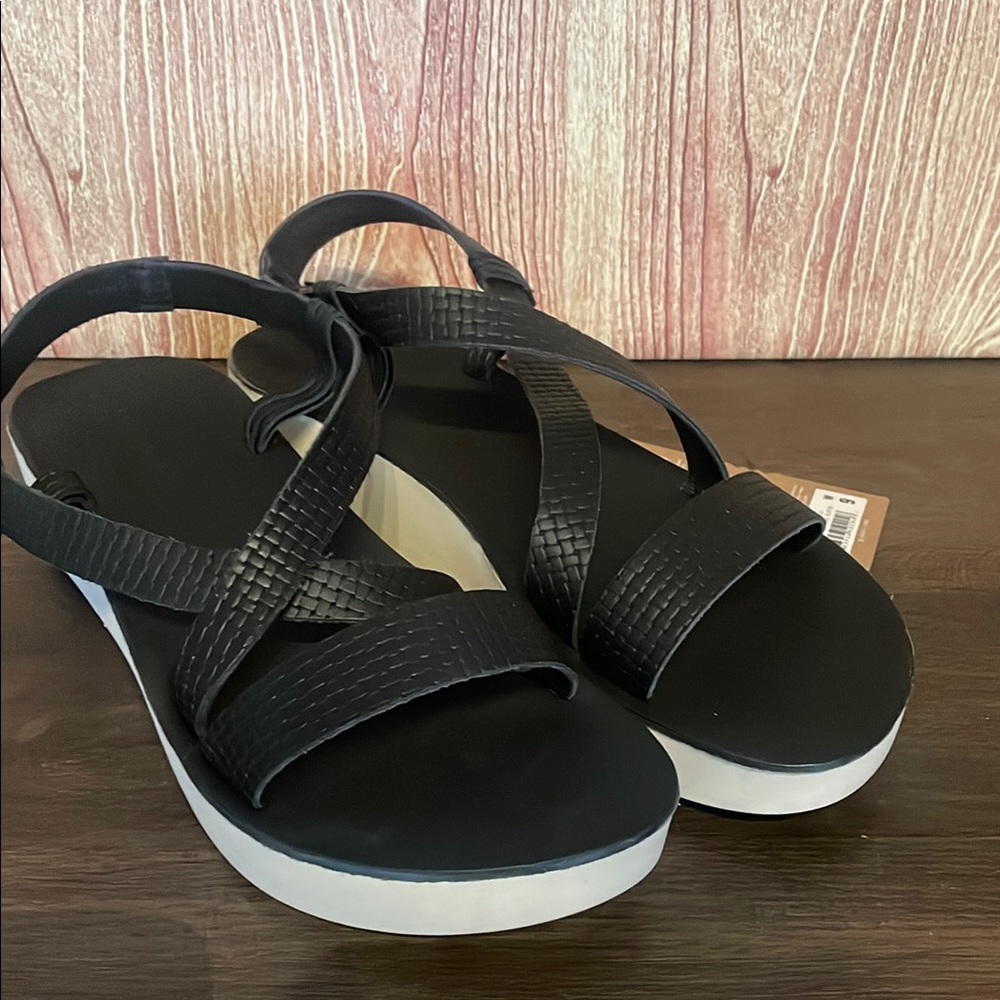 New OluKai Onohi Strappy Platform Sandals